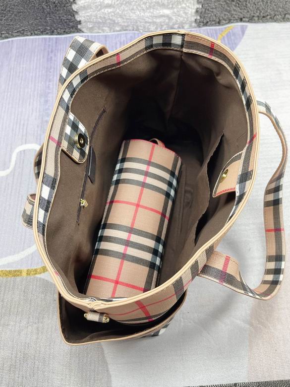 Burberry 38x30x15cm CX (8)