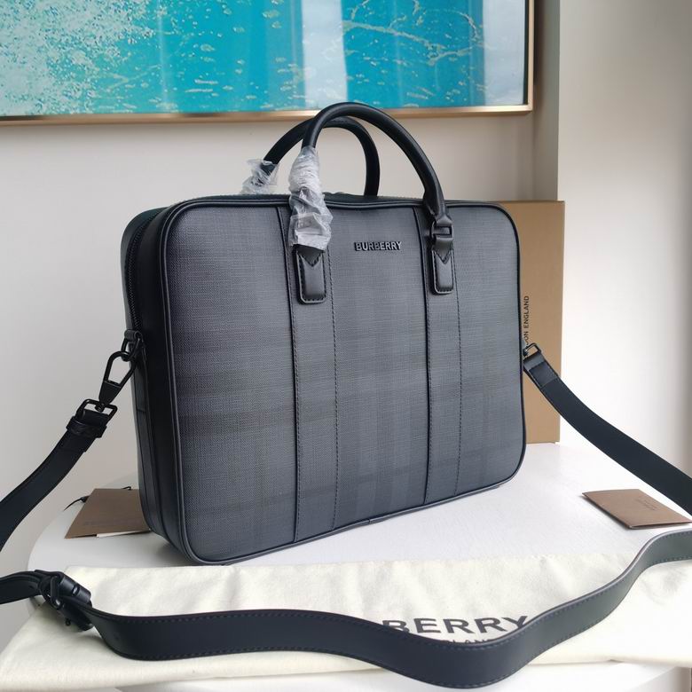 Burberry 38x9x28cm HQ 1 (2)