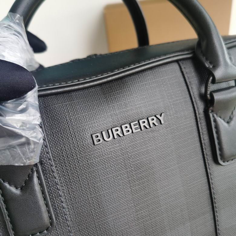 Burberry 38x9x28cm HQ 1 (5)