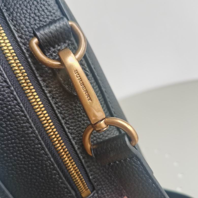 Burberry 38x9x28cm HQ 1 (5)