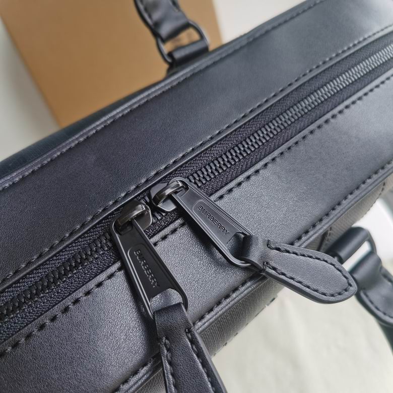 Burberry 38x9x28cm HQ 1 (7)