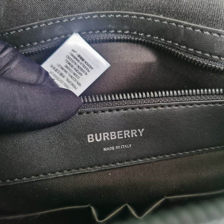 Burberry 38x9x28cm HQ 1 (8)