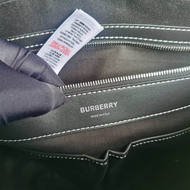 Burberry 38x9x28cm HQ 1 (8)