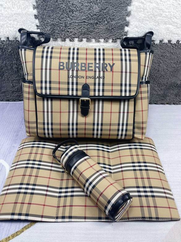 Burberry 42x32x15cm CX (2)