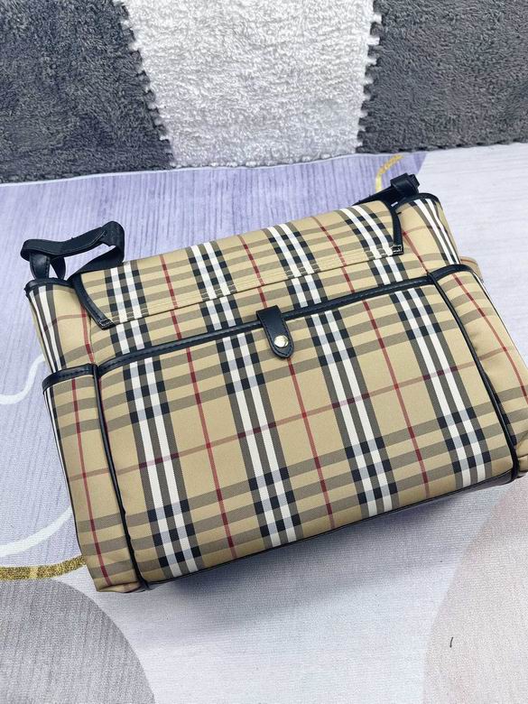 Burberry 42x32x15cm CX (3)