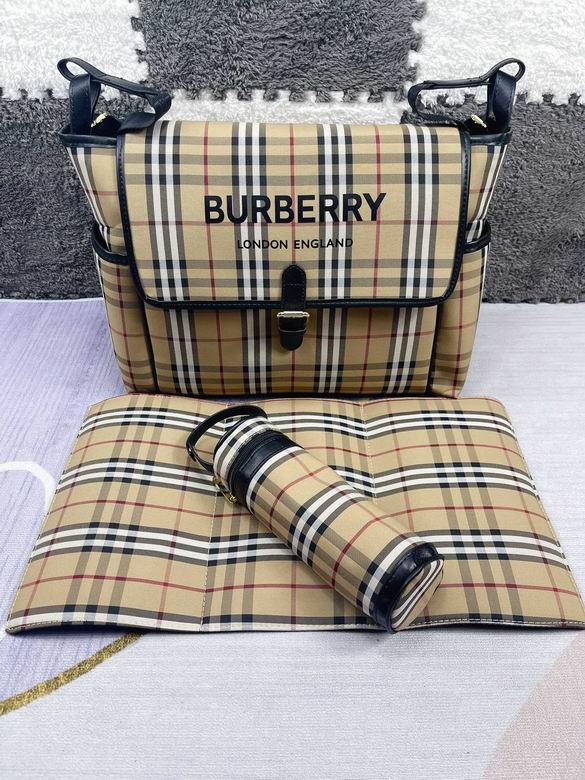Burberry 42x32x15cm CX (4)
