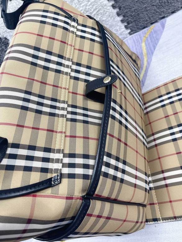 Burberry 42x32x15cm CX (5)