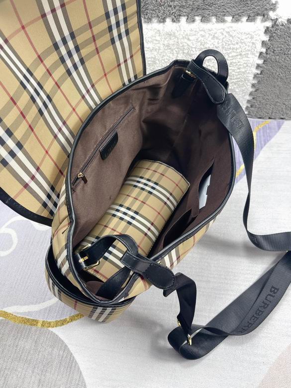 Burberry 42x32x15cm CX (6)
