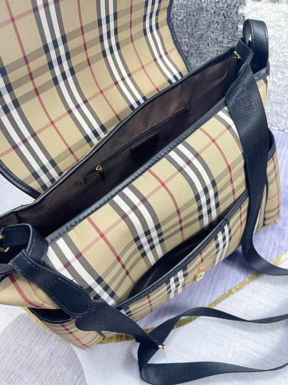 Burberry 42x32x15cm CX (7)