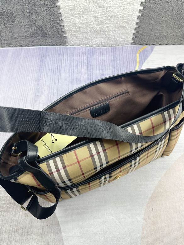 Burberry 42x32x15cm CX (8)