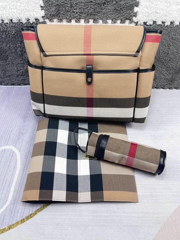 Burberry 42x32x15cm CX 1 (3)