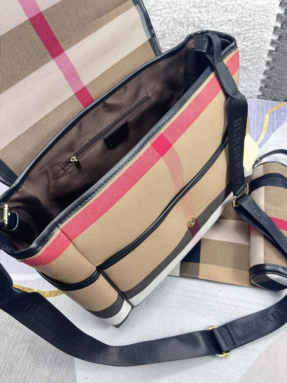 Burberry 42x32x15cm CX 1 (4)