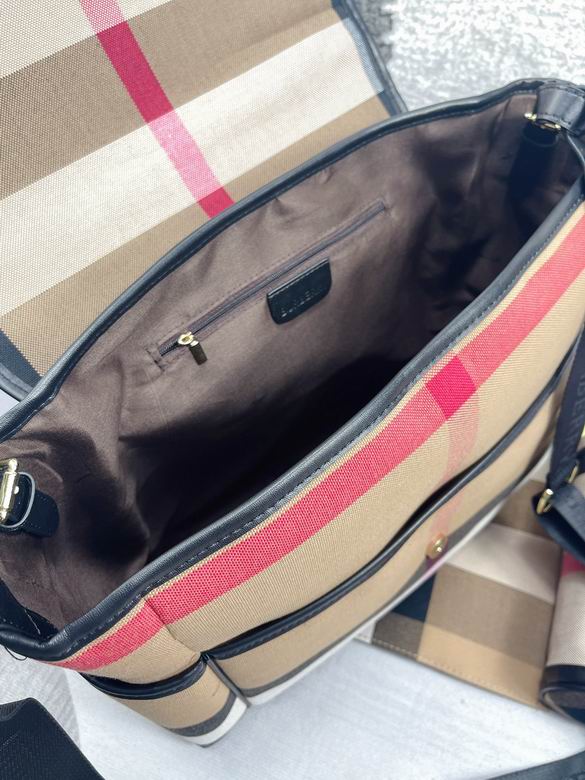 Burberry 42x32x15cm CX 1 (5)