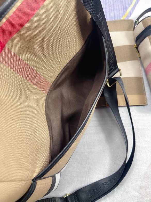 Burberry 42x32x15cm CX 1 (6)