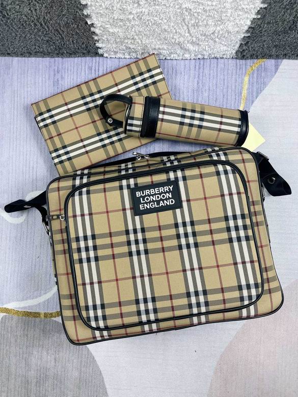 Burberry 42x32x15cm CX 2 (2)