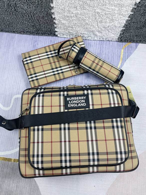 Burberry 42x32x15cm CX 2 (3)
