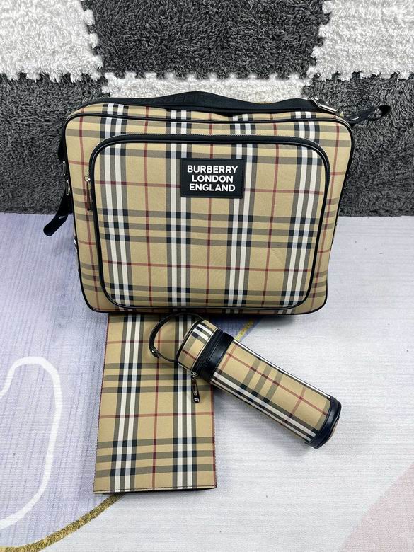 Burberry 42x32x15cm CX 2 (4)