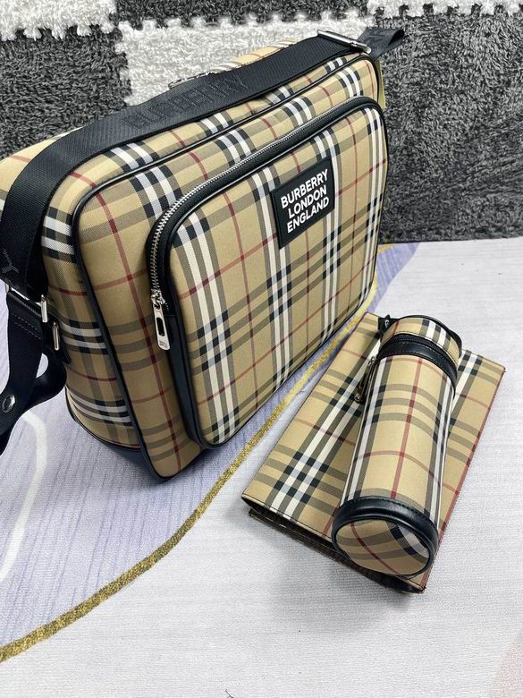 Burberry 42x32x15cm CX 2 (5)