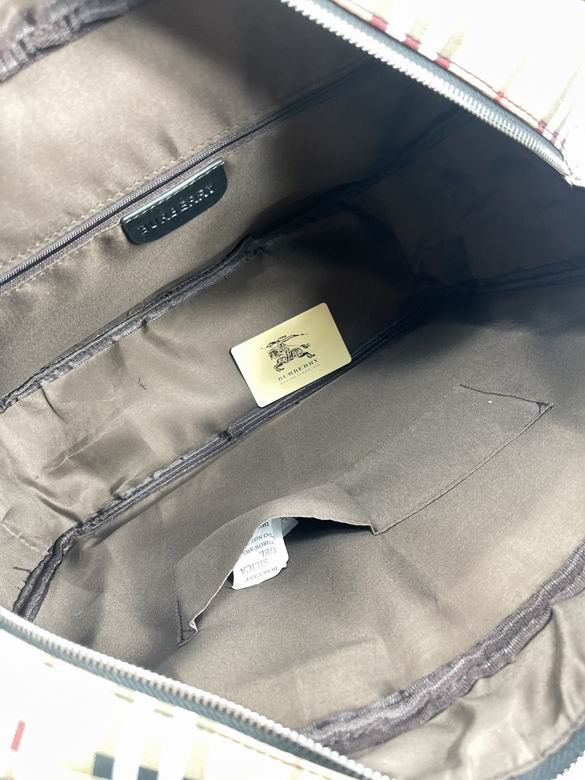 Burberry 42x32x15cm CX 2 (7)