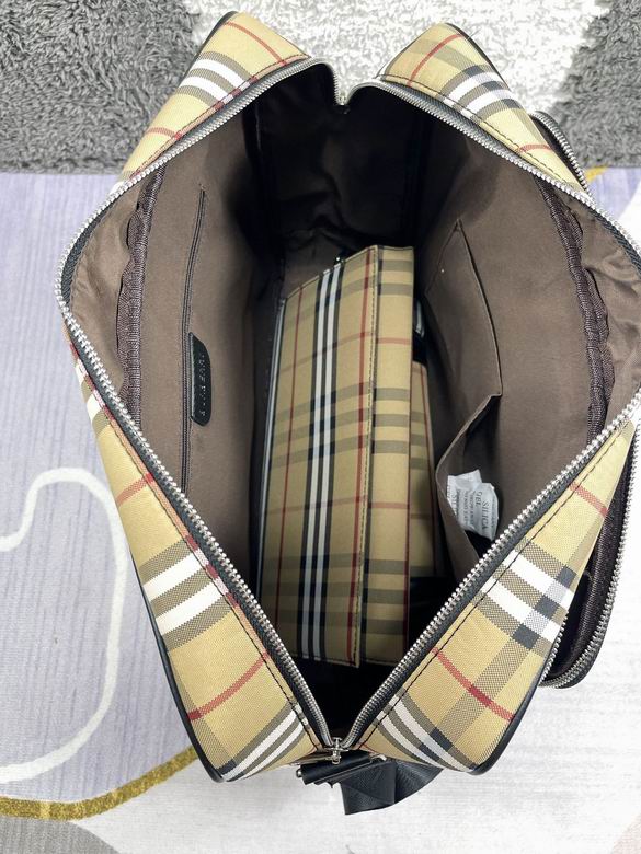 Burberry 42x32x15cm CX 2 (8)