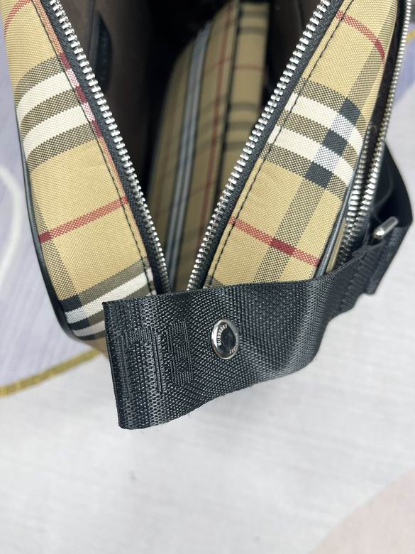 Burberry 42x32x15cm CX 2 (9)