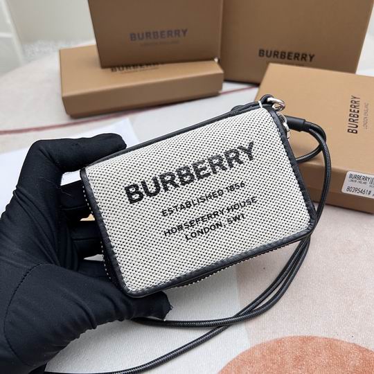 Burberry 80395461 11x8.5cm zy (1)