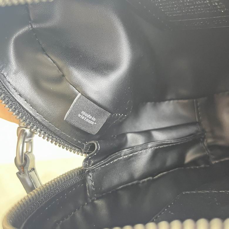 CQ767 19X16.5X5.5cm AZ 9