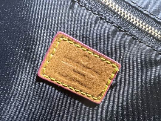 Christopher M25240 38x44x12.5cm ss1_9