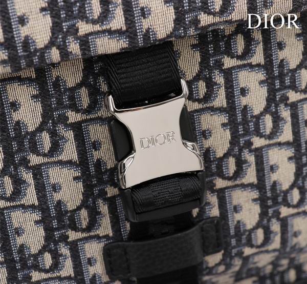 Dior Explorer 012 42x30x14.5cm yz (4)