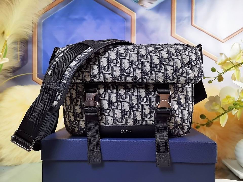 Dior Explorer 93353 31x21x8cm wo (1)