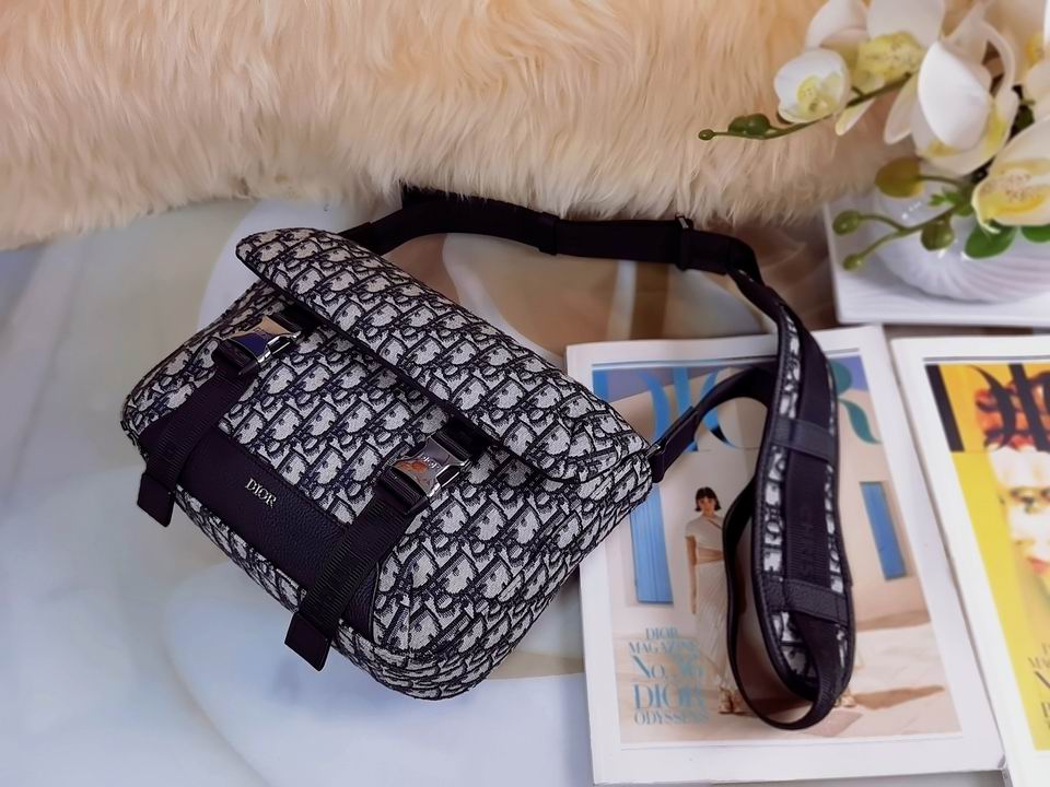 Dior Explorer 93353 31x21x8cm wo (2)