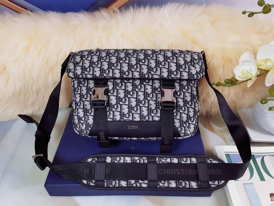 Dior Explorer 93353 31x21x8cm wo (3)