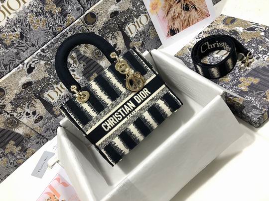 Dior Lady D-Lite M0565 24x20x11cm wz (1)