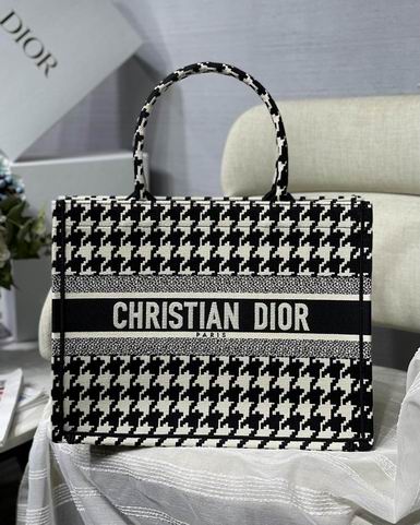 Dior M1286 36.5x28x17.5cm yz (1)