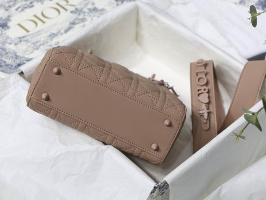 Dior Ultra-matte M8013 20cm wz (3)