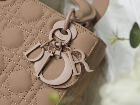 Dior Ultra-matte M8013 20cm wz (5)