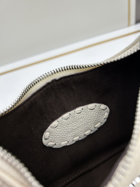 Fendi 21x28x7cm jj1_8