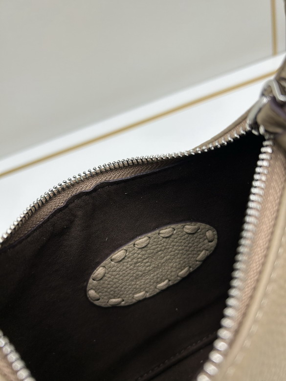 Fendi 21x28x7cm jj2_8