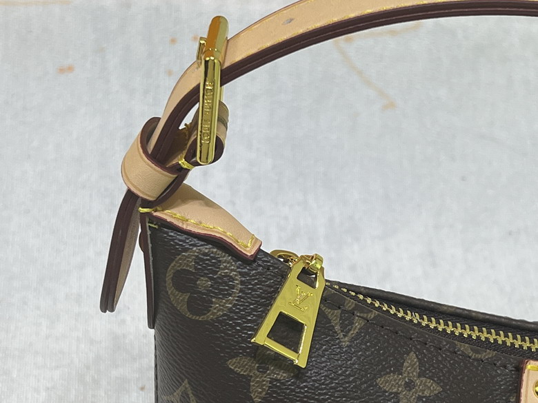 Hills Pochette M82949 20 5x6x16cm ss_7