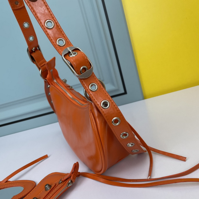 Le Cagole 26X13X9cm 072704 YW 2 (3)