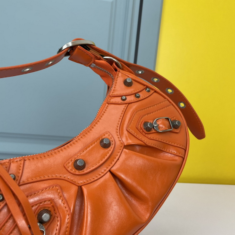 Le Cagole 26X13X9cm 072704 YW 2 (4)