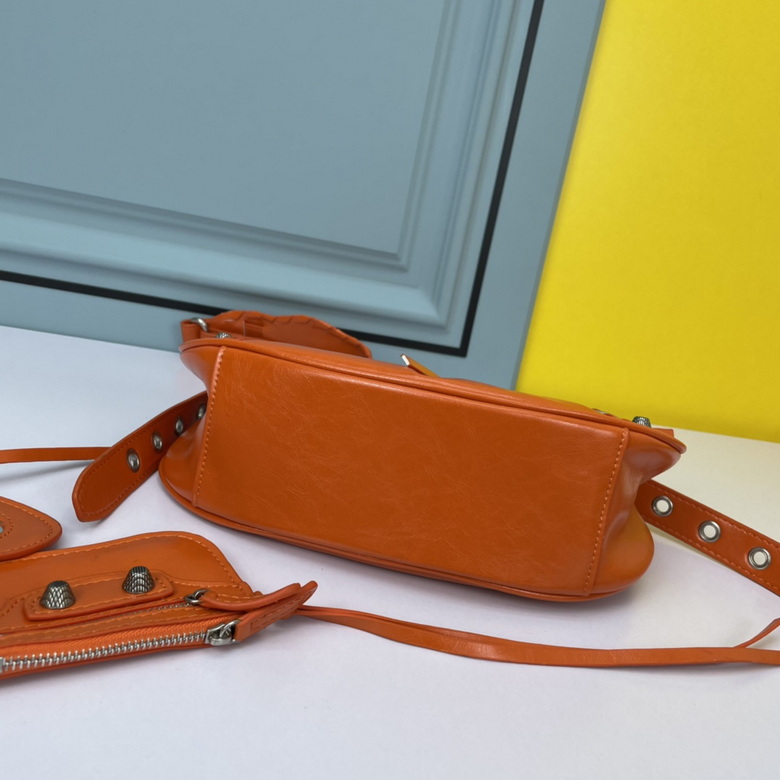 Le Cagole 26X13X9cm 072704 YW 2 (5)