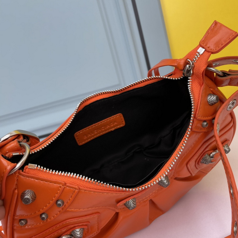 Le Cagole 26X13X9cm 072704 YW 2 (7)