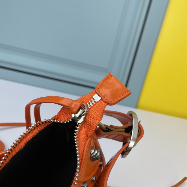 Le Cagole 26X13X9cm 072704 YW 2 (8)