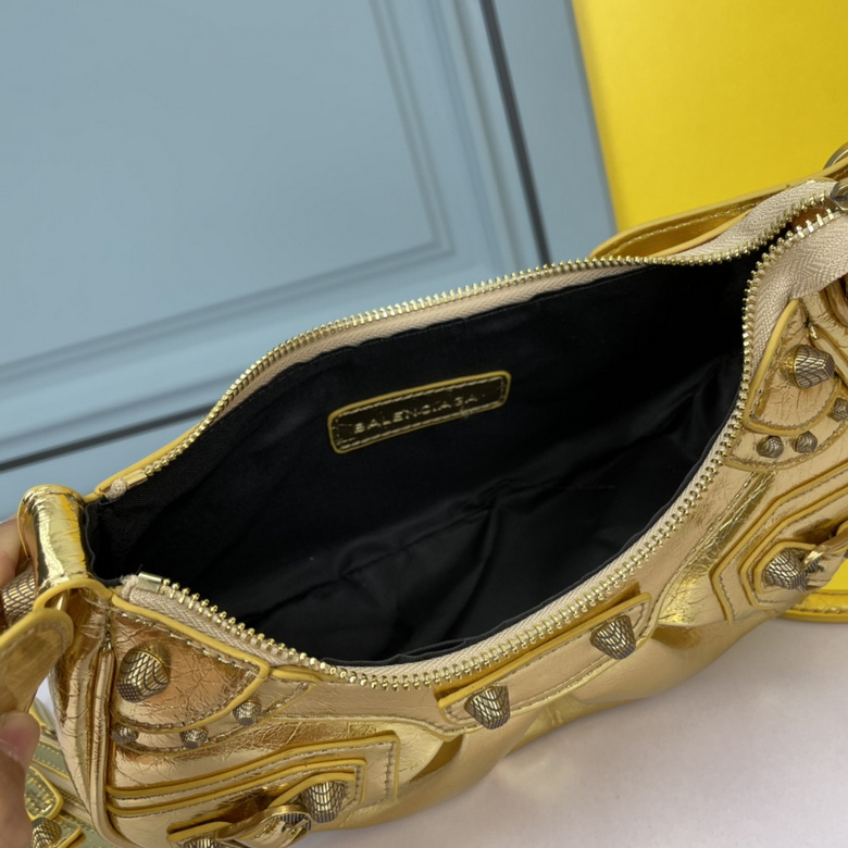 Le Cagole 26X13X9cm 072704 YW 3 (7)