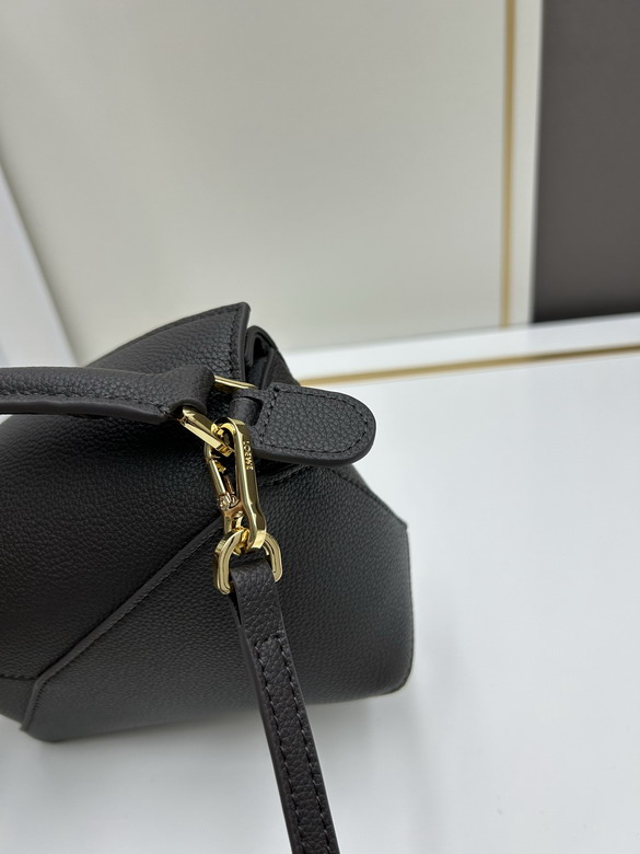 Loewe 062208 18x8x12 5cm jj1_6