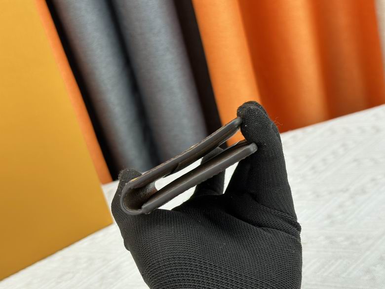 M83336 7.5X11.1X1cm XM 5