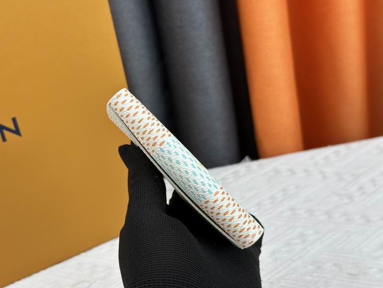 N40677 7.5X11.1X1cm XM 3