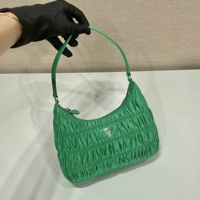 Nylon Hobo 1NE204 22x14x6cm ap (2)