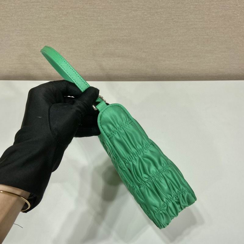 Nylon Hobo 1NE204 22x14x6cm ap (5)